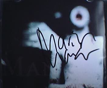 Portada del disco Antichrist Superstar firmada por Marilyn Manson