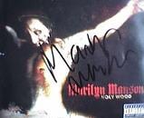 Portada del disco Holy Wood firmada por Marilyn Manson